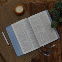 NKJV Classic Verse by Verse Reference Bible