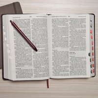 KJV Giant Print Reference Bible with thumb index