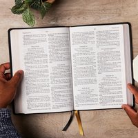KJV Giant Print Thinline Bible, Black Leathersoft